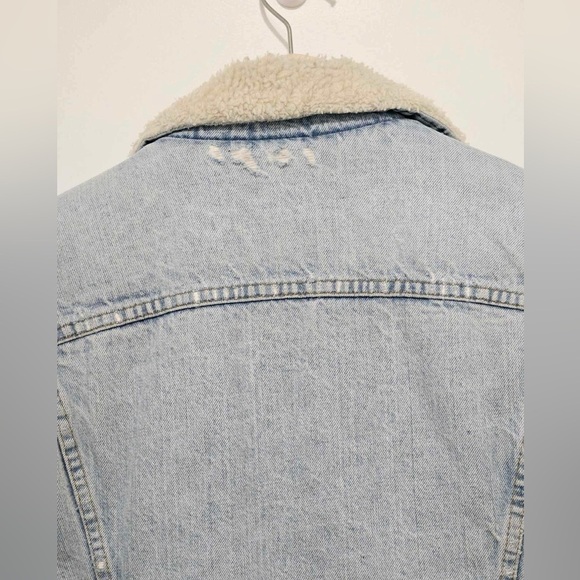 Vintage Levi's Sherpa lined trucker jacket grunge distressed faded holes Sz 42 - Picture 5 of 9